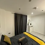 Spacious 2 Bedroom Flat In Tower Bridge! E1