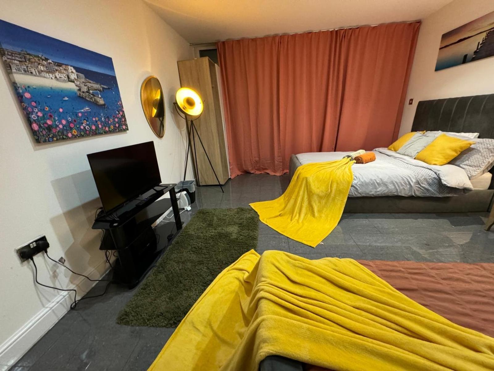 Appartamento Spacious 2 Bedroom Flat In Tower Bridge! E1