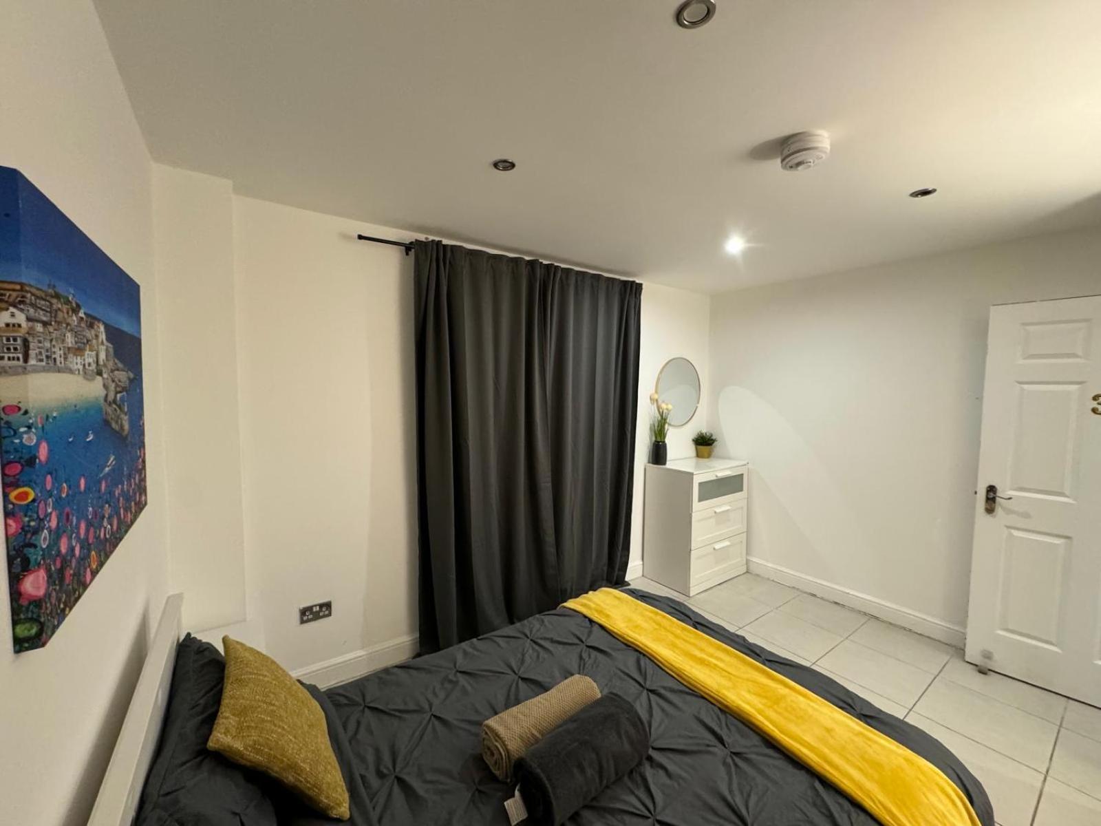 Spacious 2 Bedroom Flat In Tower Bridge! E1 Appartamento Londra