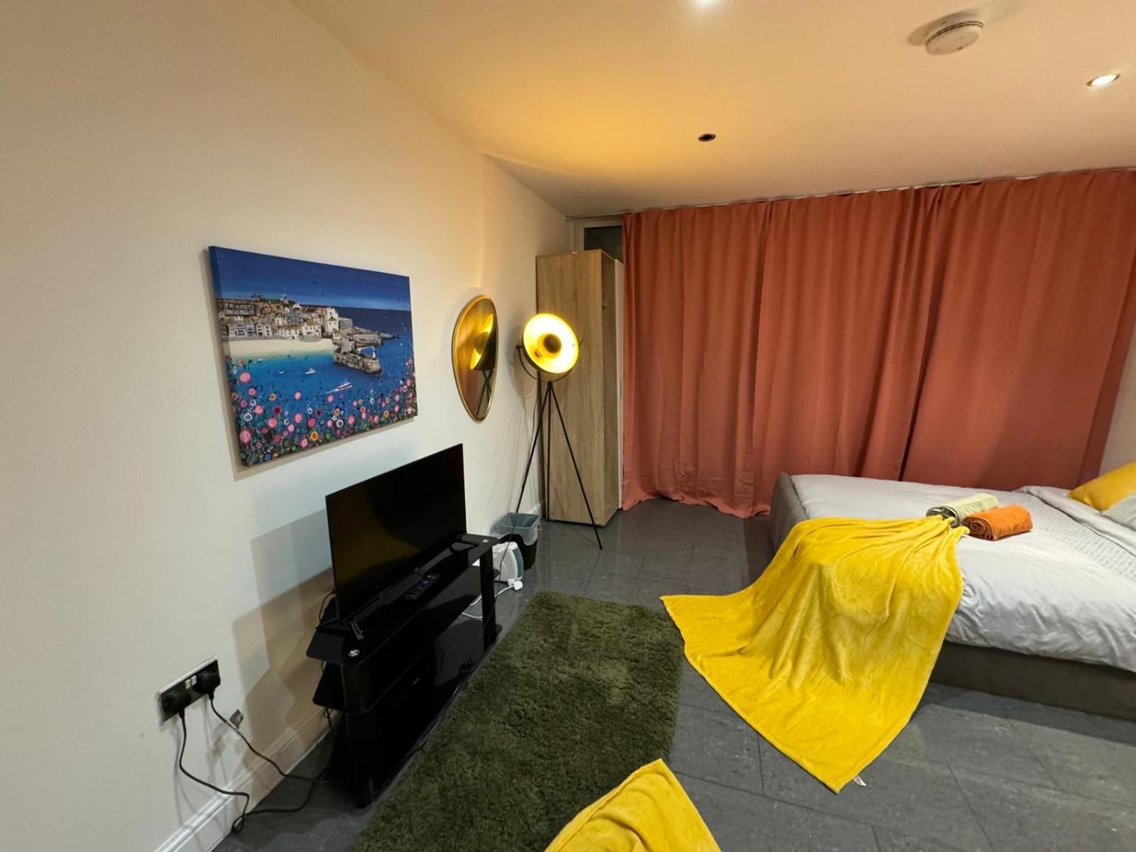 Spacious 2 Bedroom Flat In Tower Bridge! E1 Appartamento *