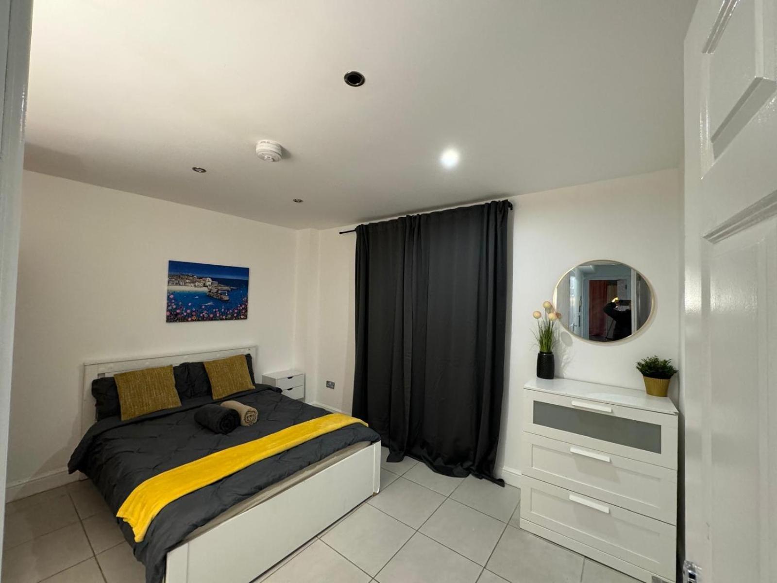 Spacious 2 Bedroom Flat In Tower Bridge! E1 Appartamento Londra