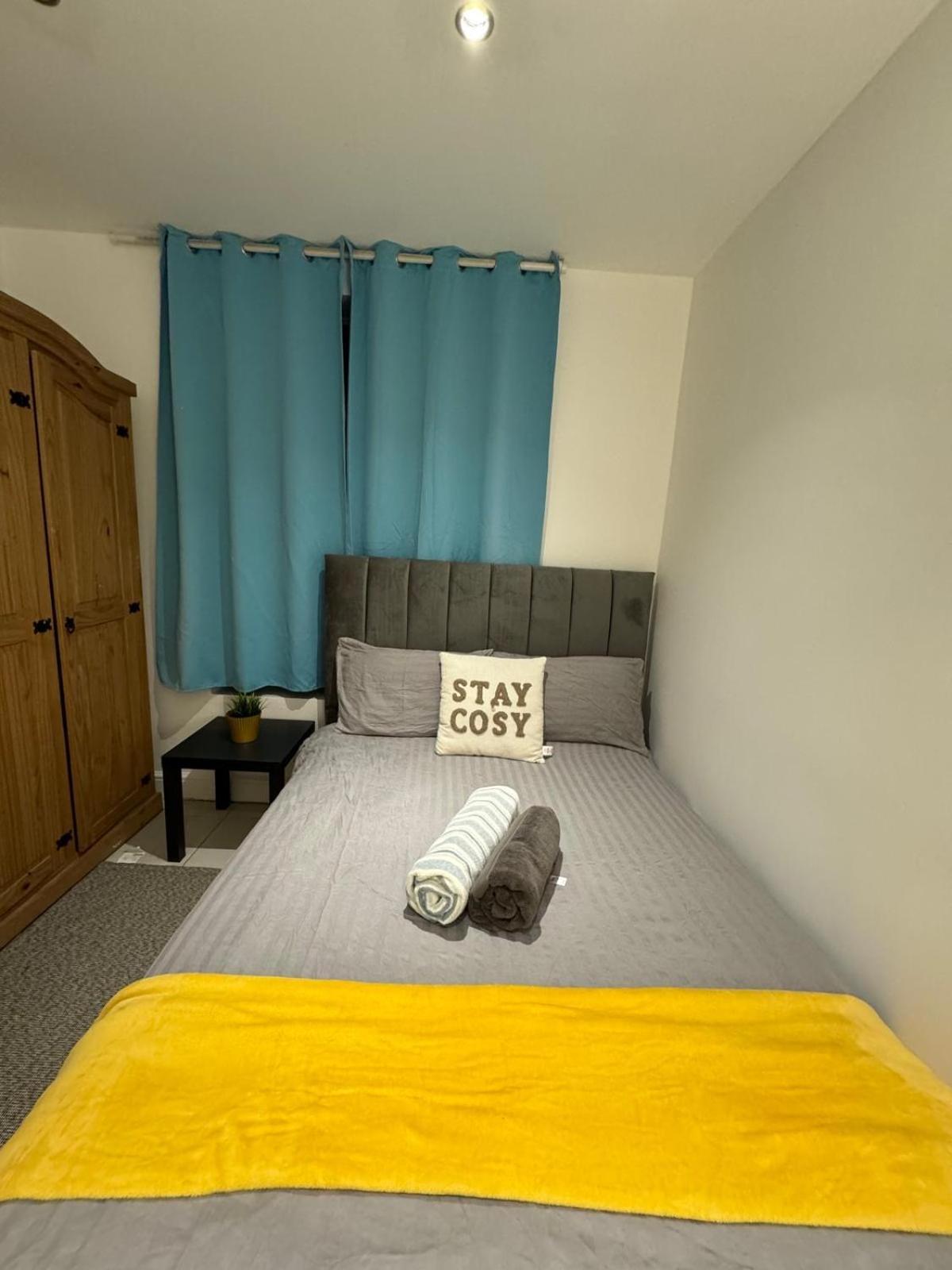 Spacious 2 Bedroom Flat In Tower Bridge! E1 *