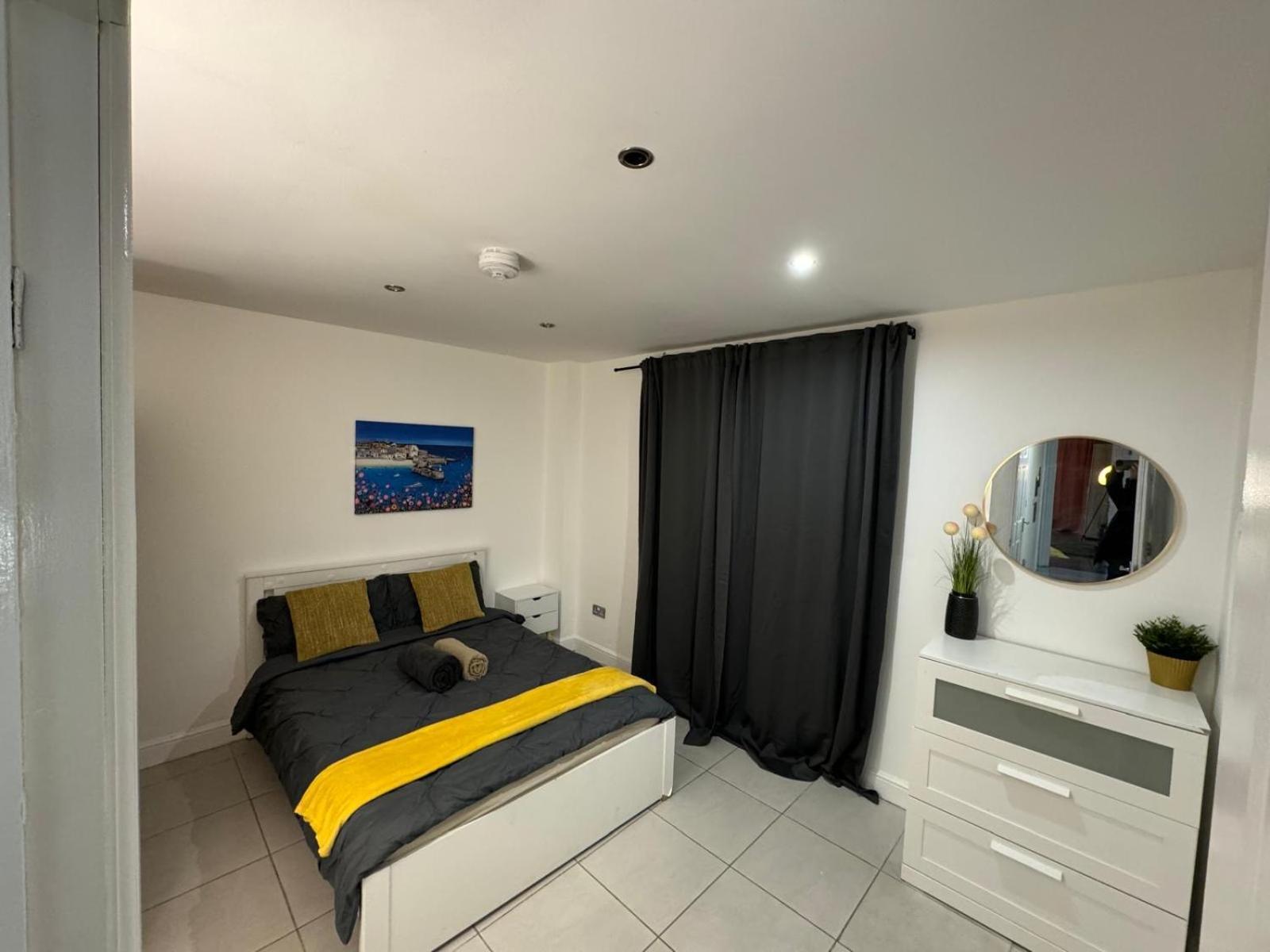 Appartamento Spacious 2 Bedroom Flat In Tower Bridge! E1 Londra
