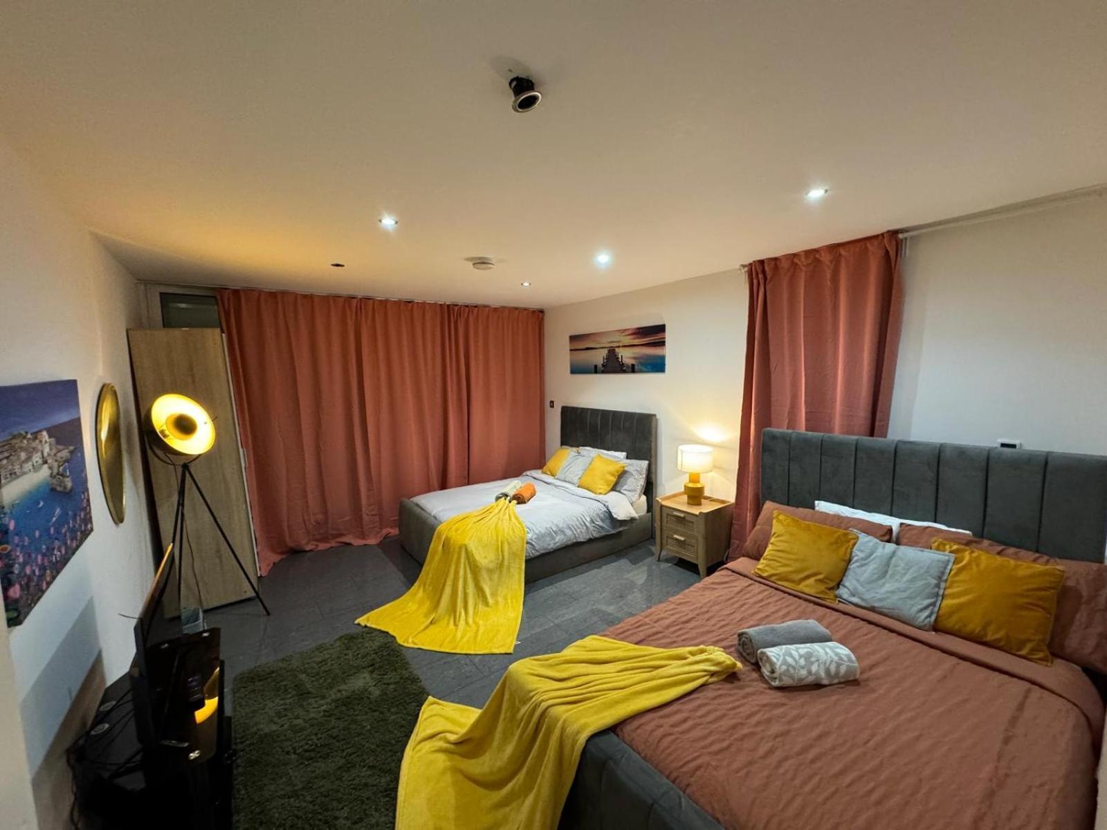 Appartamento Spacious 2 Bedroom Flat In Tower Bridge! E1 Londra